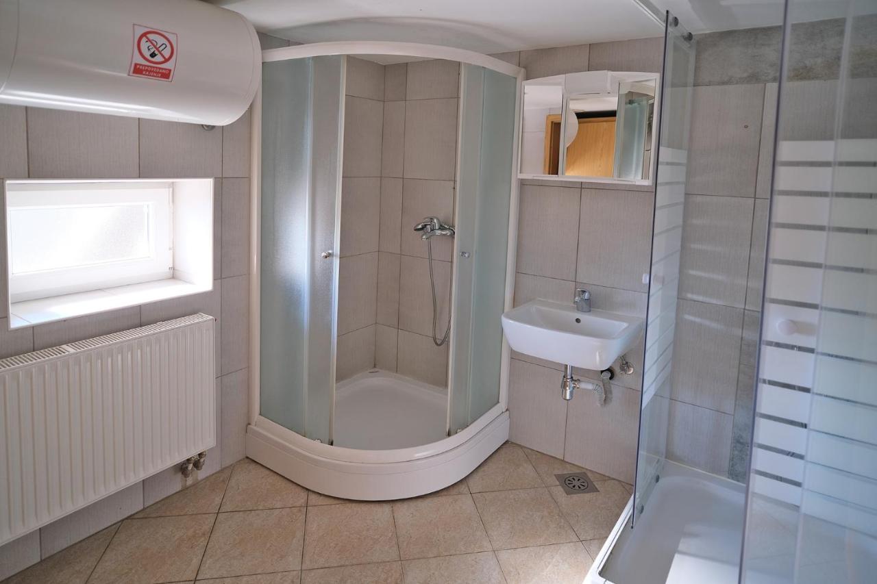 Sostanj Velenje Ravne Sobe Rooms Vrtacnik D O O Luaran gambar