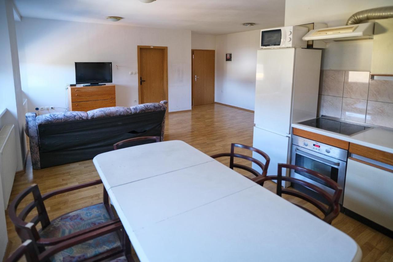 Sostanj Velenje Ravne Sobe Rooms Vrtacnik D O O Luaran gambar