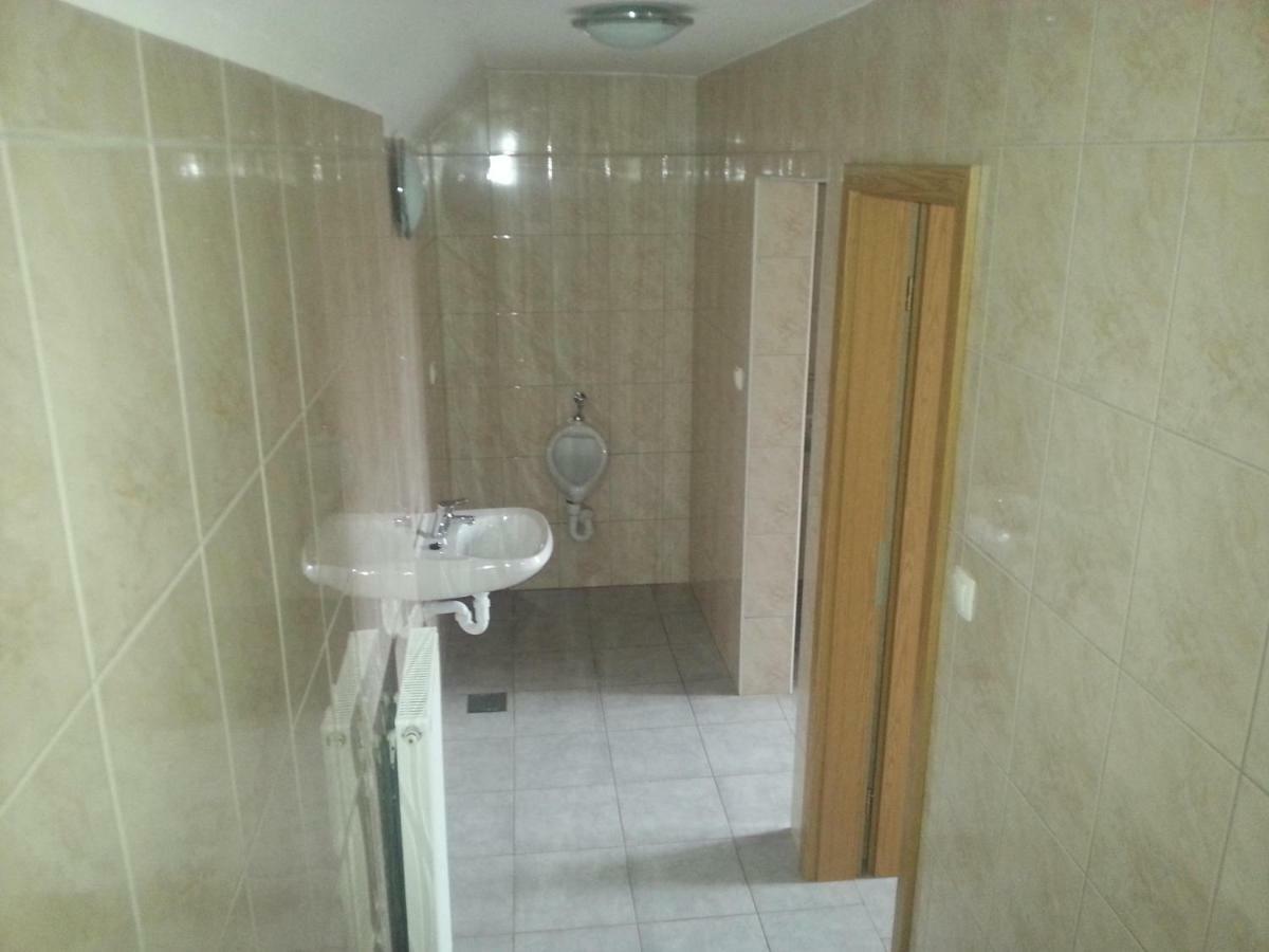 Sostanj Velenje Ravne Sobe Rooms Vrtacnik D O O Luaran gambar