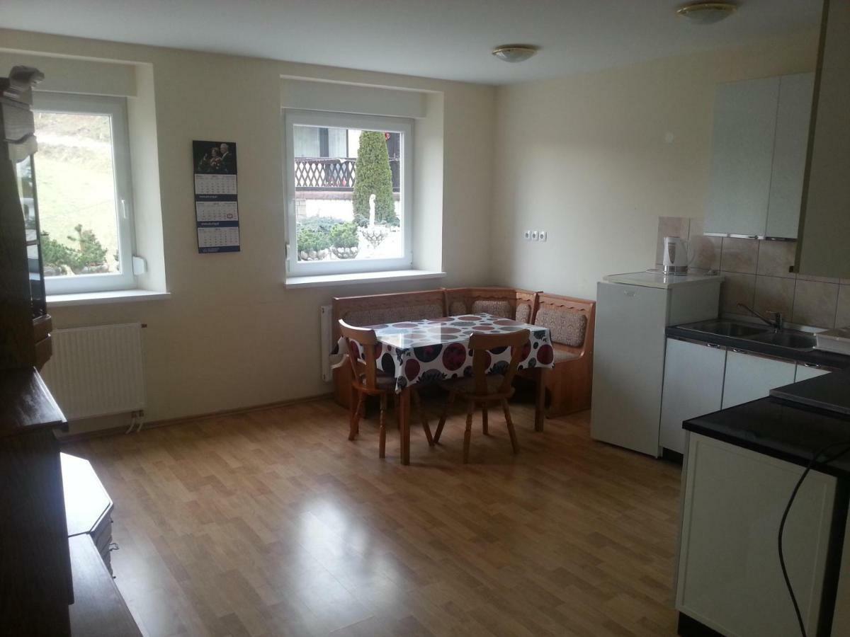 Sostanj Velenje Ravne Sobe Rooms Vrtacnik D O O Luaran gambar